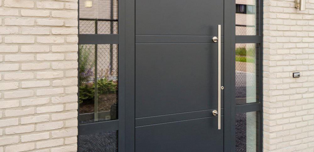 SMEBO voordeuren - verkrijgbaar in Aluminium, Kunstof Keuze uit een zeer uitgebreid aantal modellen en uitvoeringen. Download ons complete deurenboek.